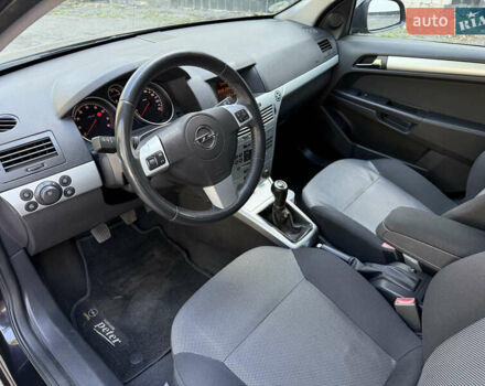 Черный Опель Астра, объемом двигателя 1.6 л и пробегом 219 тыс. км за 6000 $, фото 12 на Automoto.ua