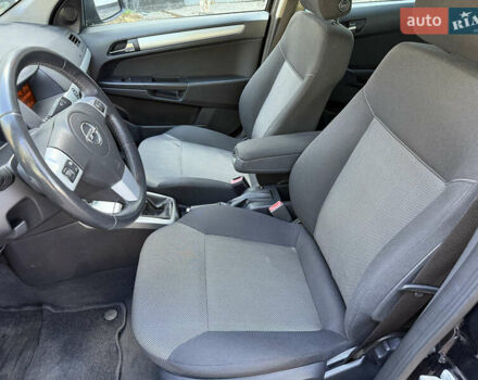 Черный Опель Астра, объемом двигателя 1.6 л и пробегом 219 тыс. км за 6000 $, фото 13 на Automoto.ua