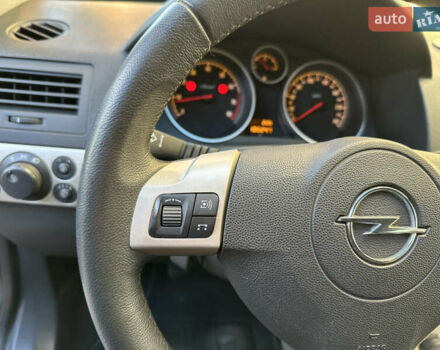 Черный Опель Астра, объемом двигателя 1.6 л и пробегом 180 тыс. км за 5499 $, фото 124 на Automoto.ua