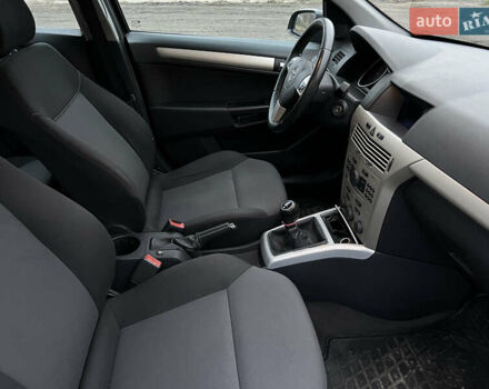 Черный Опель Астра, объемом двигателя 1.8 л и пробегом 209 тыс. км за 5600 $, фото 27 на Automoto.ua