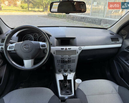 Черный Опель Астра, объемом двигателя 1.6 л и пробегом 219 тыс. км за 6000 $, фото 17 на Automoto.ua