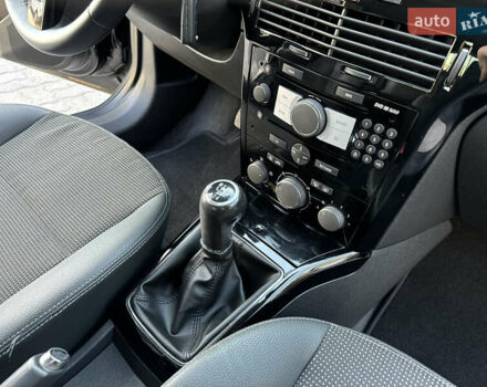 Черный Опель Астра, объемом двигателя 1.6 л и пробегом 196 тыс. км за 5700 $, фото 69 на Automoto.ua