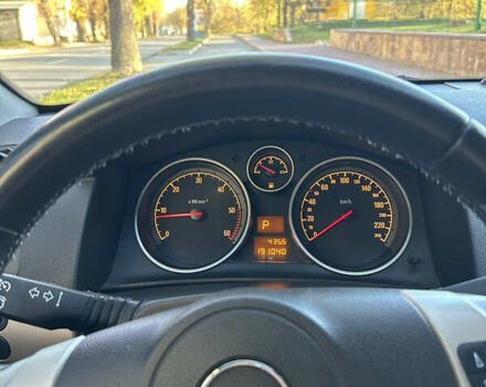 Черный Опель Астра, объемом двигателя 1.9 л и пробегом 191 тыс. км за 7000 $, фото 4 на Automoto.ua