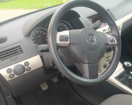 Черный Опель Астра, объемом двигателя 1.6 л и пробегом 200 тыс. км за 6000 $, фото 2 на Automoto.ua