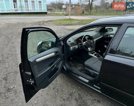 Черный Опель Астра, объемом двигателя 1.8 л и пробегом 209 тыс. км за 5600 $, фото 12 на Automoto.ua