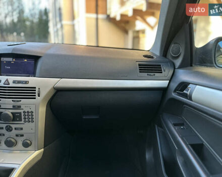 Черный Опель Астра, объемом двигателя 1.6 л и пробегом 180 тыс. км за 5499 $, фото 151 на Automoto.ua