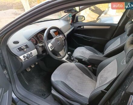 Черный Опель Астра, объемом двигателя 1.69 л и пробегом 260 тыс. км за 5400 $, фото 2 на Automoto.ua