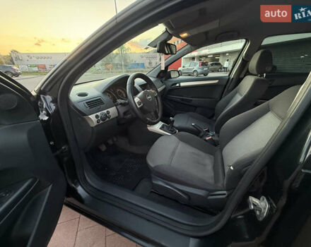 Черный Опель Астра, объемом двигателя 1.69 л и пробегом 260 тыс. км за 5550 $, фото 23 на Automoto.ua