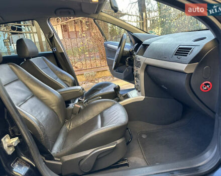 Черный Опель Астра, объемом двигателя 1.6 л и пробегом 180 тыс. км за 5499 $, фото 109 на Automoto.ua
