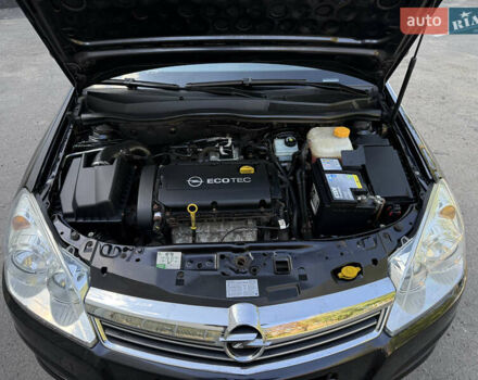 Черный Опель Астра, объемом двигателя 1.6 л и пробегом 219 тыс. км за 6000 $, фото 18 на Automoto.ua