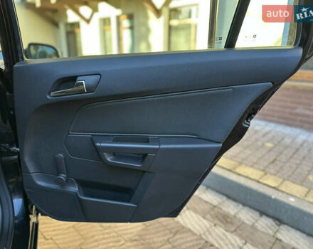 Черный Опель Астра, объемом двигателя 1.6 л и пробегом 180 тыс. км за 5499 $, фото 158 на Automoto.ua