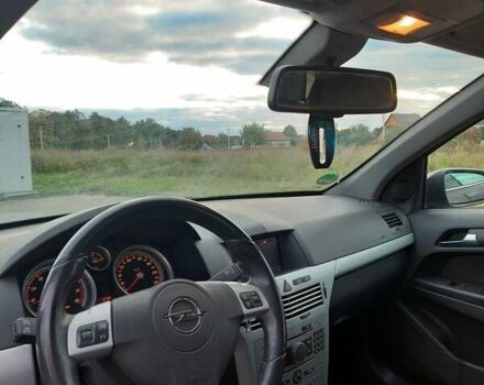 Черный Опель Астра, объемом двигателя 1.6 л и пробегом 281 тыс. км за 5900 $, фото 2 на Automoto.ua