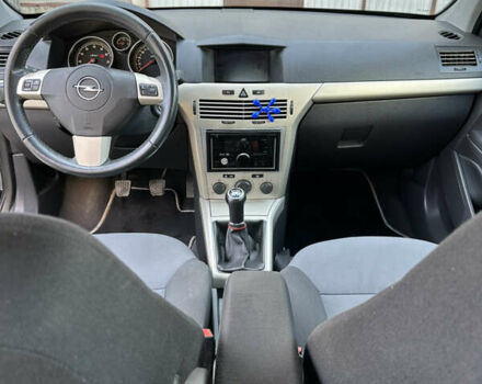 Черный Опель Астра, объемом двигателя 1.6 л и пробегом 188 тыс. км за 5650 $, фото 27 на Automoto.ua