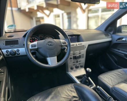 Черный Опель Астра, объемом двигателя 1.6 л и пробегом 180 тыс. км за 5499 $, фото 154 на Automoto.ua