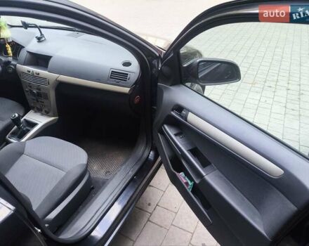 Черный Опель Астра, объемом двигателя 1.6 л и пробегом 250 тыс. км за 5200 $, фото 1 на Automoto.ua