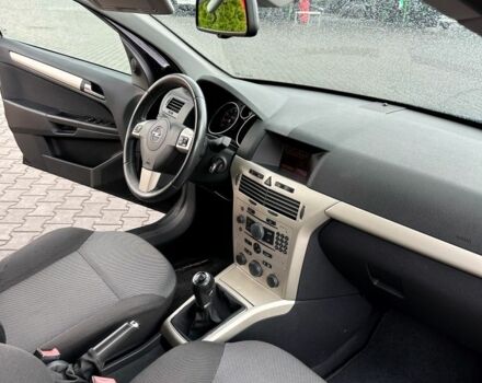 Черный Опель Астра, объемом двигателя 1.8 л и пробегом 225 тыс. км за 5800 $, фото 12 на Automoto.ua