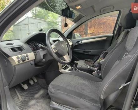 Черный Опель Астра, объемом двигателя 1.6 л и пробегом 267 тыс. км за 5500 $, фото 4 на Automoto.ua