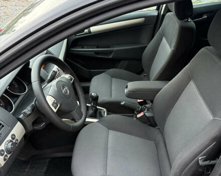 Чорний Опель Астра, об'ємом двигуна 1.6 л та пробігом 208 тис. км за 5400 $, фото 16 на Automoto.ua