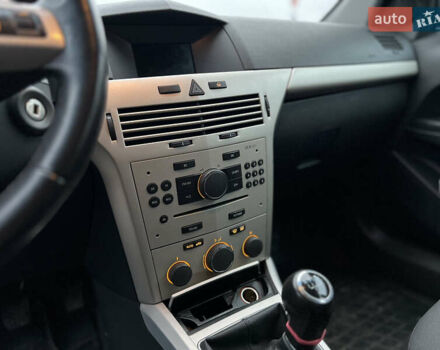 Черный Опель Астра, объемом двигателя 1.8 л и пробегом 209 тыс. км за 5600 $, фото 28 на Automoto.ua