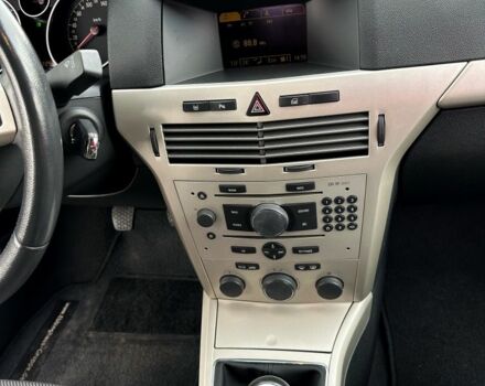 Черный Опель Астра, объемом двигателя 1.8 л и пробегом 225 тыс. км за 5800 $, фото 13 на Automoto.ua