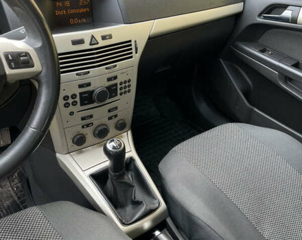 Чорний Опель Астра, об'ємом двигуна 1.4 л та пробігом 218 тис. км за 5100 $, фото 6 на Automoto.ua