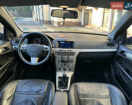 Черный Опель Астра, объемом двигателя 1.6 л и пробегом 180 тыс. км за 5499 $, фото 153 на Automoto.ua