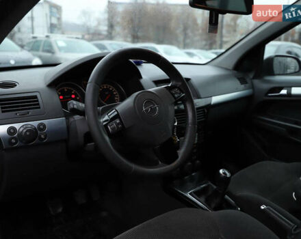 Черный Опель Астра, объемом двигателя 1.69 л и пробегом 308 тыс. км за 5500 $, фото 7 на Automoto.ua