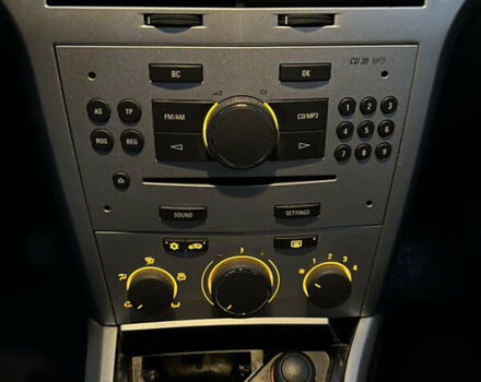 Опель Астра 2008 в Чернигове на Automoto.ua Черный Опель Астра, объемом двигателя 1.8 л и пробегом 243 тыс. км за 5300 $, фото 6 на Automoto.ua