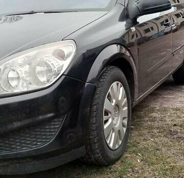 Черный Опель Астра, объемом двигателя 1.9 л и пробегом 320 тыс. км за 5600 $, фото 3 на Automoto.ua