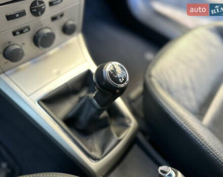 Черный Опель Астра, объемом двигателя 1.6 л и пробегом 180 тыс. км за 5499 $, фото 127 на Automoto.ua