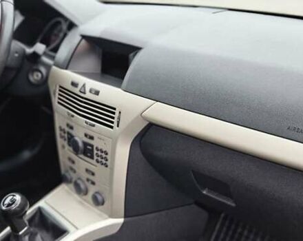 Черный Опель Астра, объемом двигателя 1.6 л и пробегом 210 тыс. км за 5850 $, фото 39 на Automoto.ua