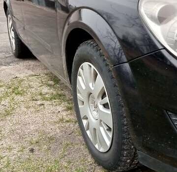 Черный Опель Астра, объемом двигателя 1.9 л и пробегом 320 тыс. км за 5600 $, фото 1 на Automoto.ua