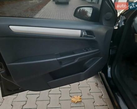 Черный Опель Астра, объемом двигателя 1.6 л и пробегом 327 тыс. км за 4400 $, фото 11 на Automoto.ua