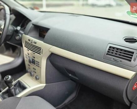 Черный Опель Астра, объемом двигателя 1.6 л и пробегом 209 тыс. км за 5850 $, фото 49 на Automoto.ua