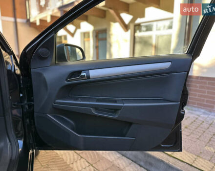 Черный Опель Астра, объемом двигателя 1.6 л и пробегом 180 тыс. км за 5499 $, фото 117 на Automoto.ua