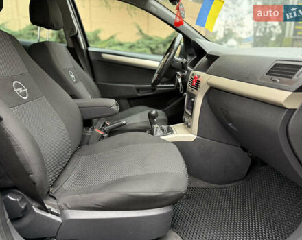 Опель Астра 2008 в Ровно на Automoto.ua Черный Опель Астра, объемом двигателя 1.7 л и пробегом 330 тыс. км за 4300 $, фото 46 на Automoto.ua