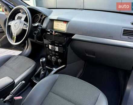 Черный Опель Астра, объемом двигателя 1.6 л и пробегом 197 тыс. км за 5700 $, фото 15 на Automoto.ua