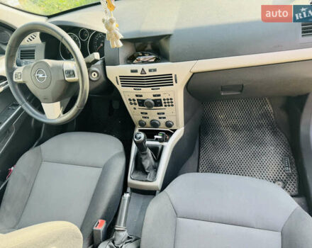 Чорний Опель Астра, об'ємом двигуна 1.6 л та пробігом 252 тис. км за 5000 $, фото 6 на Automoto.ua