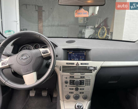 Чорний Опель Астра, об'ємом двигуна 1.6 л та пробігом 260 тис. км за 4650 $, фото 13 на Automoto.ua