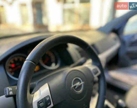 Черный Опель Астра, объемом двигателя 1.6 л и пробегом 180 тыс. км за 5499 $, фото 123 на Automoto.ua