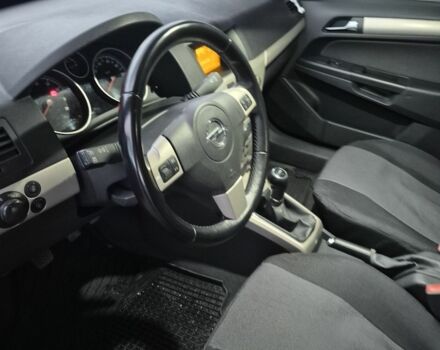 Опель Астра 2008 в Черкассах на Automoto.ua Черный Опель Астра, объемом двигателя 0 л и пробегом 175 тыс. км за 5700 $, фото 4 на Automoto.ua