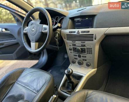 Черный Опель Астра, объемом двигателя 1.6 л и пробегом 180 тыс. км за 5499 $, фото 104 на Automoto.ua