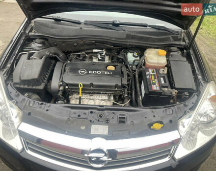 Черный Опель Астра, объемом двигателя 1.6 л и пробегом 206 тыс. км за 4900 $, фото 6 на Automoto.ua