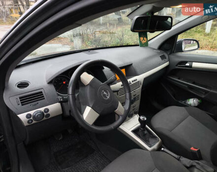 Черный Опель Астра, объемом двигателя 1.6 л и пробегом 189 тыс. км за 4999 $, фото 12 на Automoto.ua