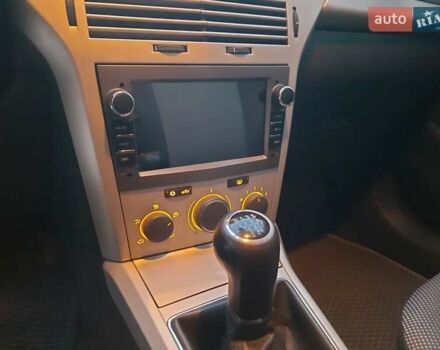 Черный Опель Астра, объемом двигателя 1.6 л и пробегом 327 тыс. км за 4400 $, фото 12 на Automoto.ua