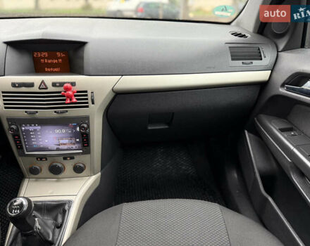 Опель Астра 2008 в Ровно на Automoto.ua Черный Опель Астра, объемом двигателя 1.7 л и пробегом 330 тыс. км за 4300 $, фото 39 на Automoto.ua