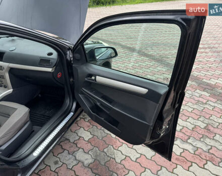 Черный Опель Астра, объемом двигателя 1.36 л и пробегом 213 тыс. км за 3900 $, фото 26 на Automoto.ua