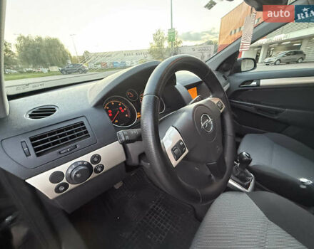 Черный Опель Астра, объемом двигателя 1.69 л и пробегом 260 тыс. км за 5550 $, фото 22 на Automoto.ua