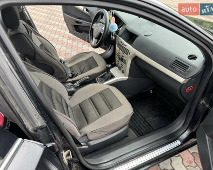 Черный Опель Астра, объемом двигателя 1.36 л и пробегом 213 тыс. км за 3900 $, фото 25 на Automoto.ua