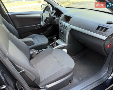 Черный Опель Астра, объемом двигателя 1.6 л и пробегом 219 тыс. км за 6000 $, фото 16 на Automoto.ua